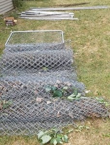 lot 265 image: Chain Link Fence rolls and pipe, connections.