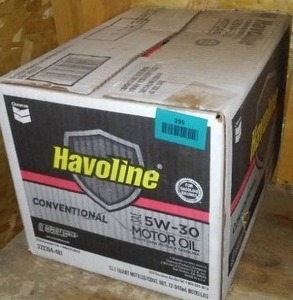 lot 295 image: Havoline 5w-30 Motor Oil.