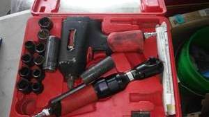 lot 308 image: Pneumatic Rachet and Impact Set.