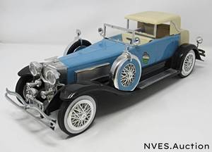 lot 2 image: Jim Beam Collector decanter car