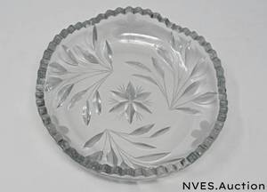lot 9 image: Scalloped crystal bon bon dish