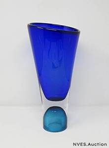 lot 10 image: Kosta Boda Blown Glass