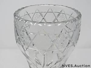 lot 11 image: Crystal Vase
