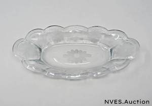 lot 19 image: Pickle or hors doeurves dish