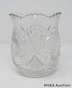 lot 27 image: Small Crystal Vase