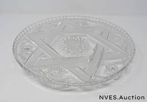 lot 31 image: Raised footed cake plate