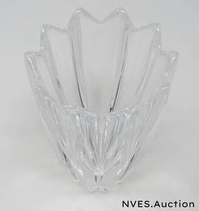 lot 32 image: 6 crystal vase conical