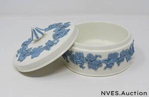 lot 39 image: Wedgewood covered dish