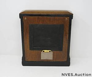 lot 74 image: Clock with key