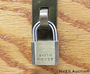 lot 86 image: Gift box with lock