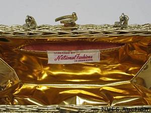 lot 164 image: purse Gold weave national fashions from Hong Kong