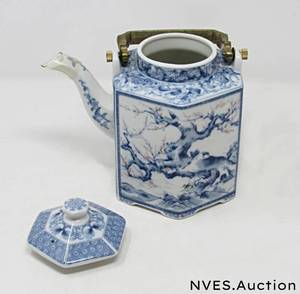 lot 168 image: Asian tea pot