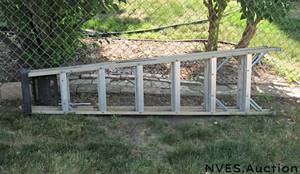 lot 201 image: Metal ladder