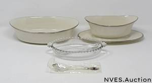 lot 206 image: China Lenox china Moonspun pattern