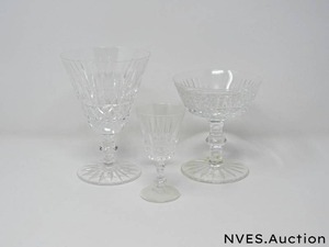 lot 207 image: Crystal glasses