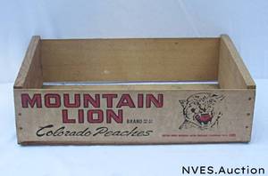 lot 249 image: Practical decor bundle 5 vintage wood crates, stopper, tool