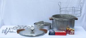lot 265 image: Vintage Pressure cooker and Hamilton beach malt maker (commercial size)