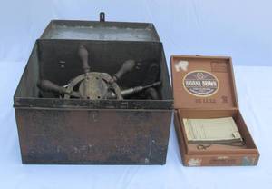 lot 275 image: Vintage container and cigar box
