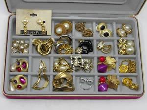 lot 284 image: Assorted costume jewelry in pink velvet case clip-on earrings in jewelry box