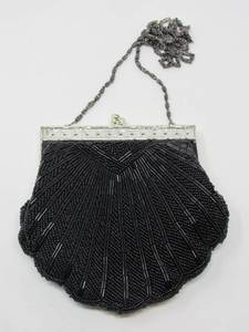 lot 294 image: Vintage beaded black purse