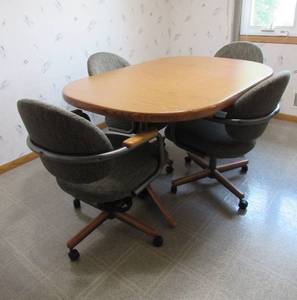 lot 335 image: Kitchen table and 4 chairs on casters