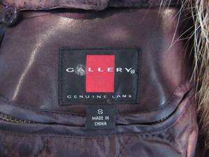lot 342 image: Leather and fox collar