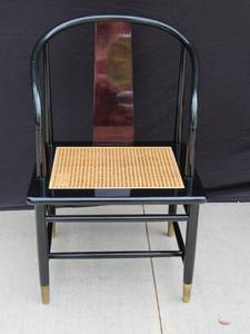lot 369 image: Dining Table with leaf and chairs