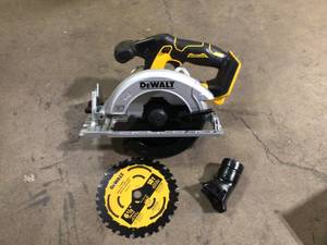 DEWALT 20V MAX Cordless Brushless 6-12 in. Sidewinder Style Circular Saw (Tool Only)  Customer Returns See Pictures