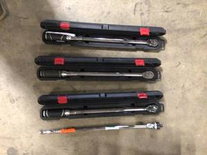 Small Lot of Husky 50 ft.lbs. to 250 ft.lbs. 12 in. Drive Torque Wrench Customer Returns See Pictures