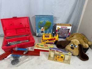 lot 27 image: Vintage Toys, Games, Erector Set, Etc