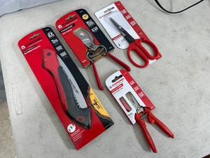 lot 152 image: 4 New Corona Cutting  Pruning Tools