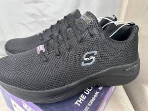 lot 154 image: New Skechers Work Footwear - Size 12