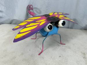 lot 155 image: Recycled Metal Dragonfly