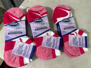 lot 181 image: 9 New Pairs Dr. Scholls Tri-Zone Comfort Socks