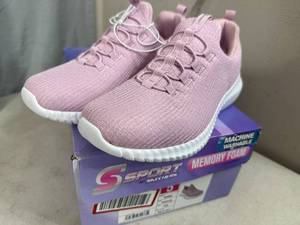 lot 192 image: New Skechers Memory Foam Shoes - Size 5