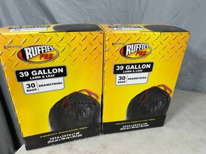 lot 194 image: 60 New 39 Gallon Trash Bags