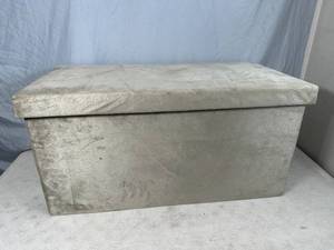 lot 218 image: New Collapsible Storage Ottoman