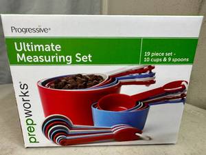 lot 222 image: New 19 Piece Mesuring Spoon and Cup Set