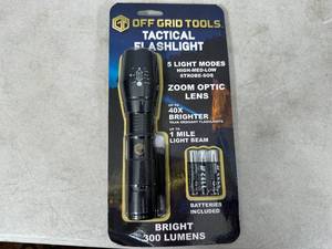 lot 225 image: New Tactical Flashlight