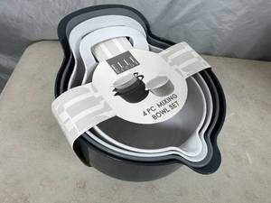 lot 253 image: New 4 Piece Mixing Bowl Set
