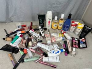 lot 280 image: Large Lot of New and Partial Beauty Supplies