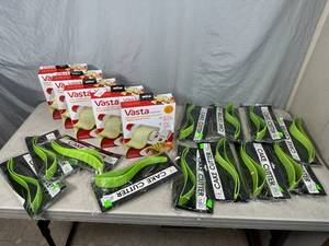 lot 284 image: 5 New Vasta Slicers and 12 new Cake Cutters