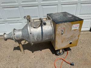 lot 2 image: Peter Pugger Pugmill Clay Mixer - See note