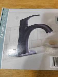 lot 70 image: Glacier Bay Arnette Single Hole Single-Handle Bathroom Faucet in Matte Black