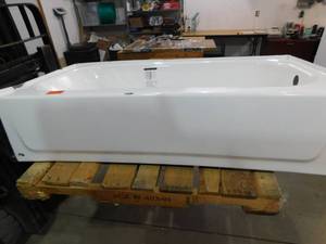 lot 36 image: Bootz Industries Aloha 60 in. x 30 in. Soaking Bathtub with Right Drain in White