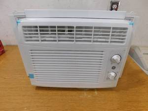 lot 82 image: GE 5,000 BTU 115-Volt Window Air Conditioner for 150 sq. ft. Rooms in White