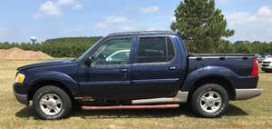 lot 2 image: 2003 Ford Explorer Sport Trac XLT 4X4