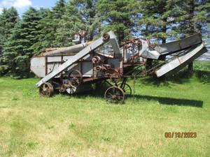 lot 75 image: Very old Thrasher(bring large trail...