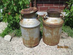 lot 84 image: 2 milk cans 1 with cover 1 without ...