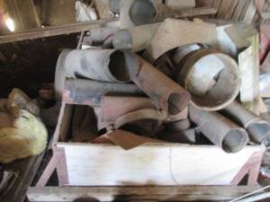 lot 153 image: Yard wagon full of metal stove pipi...